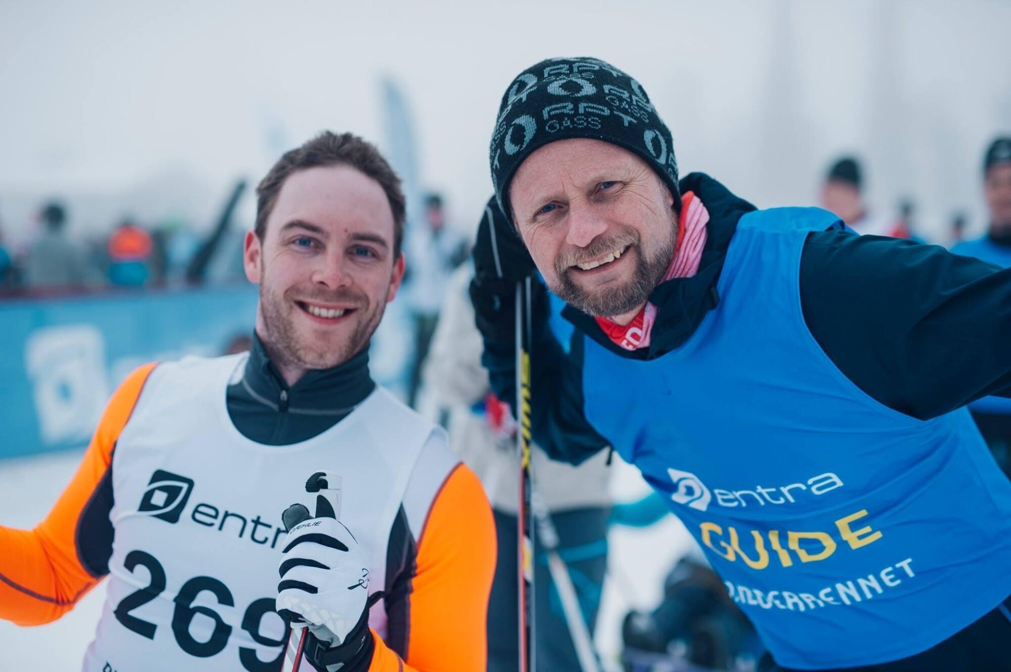 Guide Bent Høie (Norwegian politician) together with a participant in Ridderrennet